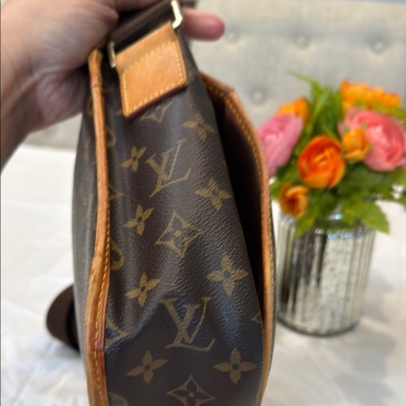 Authentic Louis Vuitton Bosphore Crossbody Bag - Picture 5 of 15